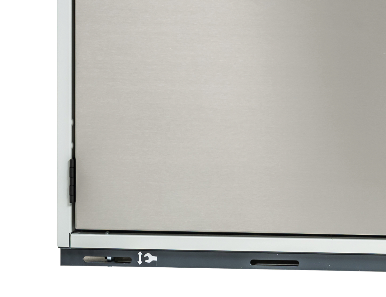 Rollen mit Sockelblende für Sicherheitsschränke UB90/UB30, pulverbeschichtetes Stahlblech Schiefergrau RAL 7015, Breite 1400 mm Rollen mit Sockelblende für Sicherheitsschränke UB90/UB30, pulverbeschichtetes Stahlblech Schiefergrau RAL 7015, Breite 1400 mm